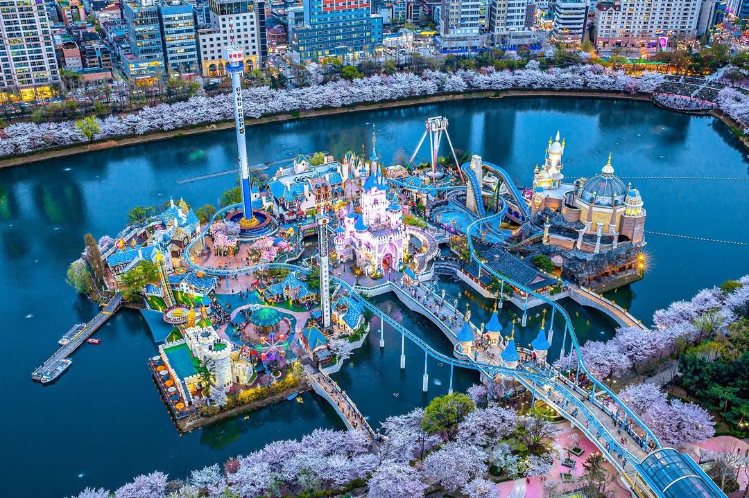 Seokchon Lake